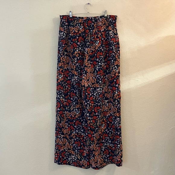 Ann Taylor Wide Leg Flowy Floral Pants Size: 12 - Picture 3 of 4